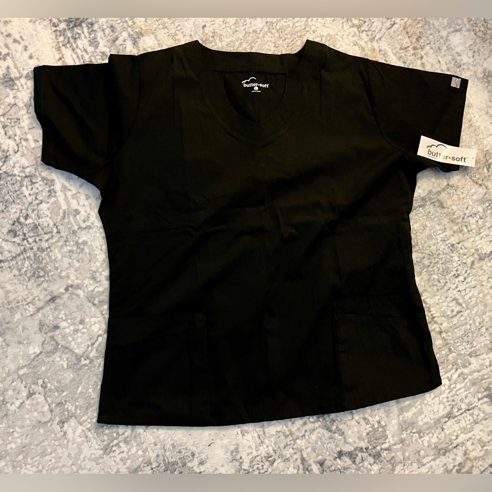 butter-soft black scrub top with pockets - L